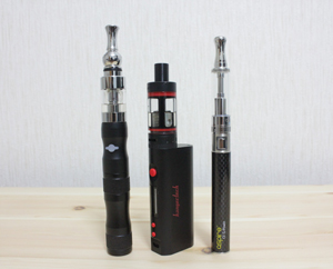 話題のVAPEを試してみたいという初心者必見。ほんとに買えばすぐ楽しめるの？ 人気スターターキットを比較してみた！ 