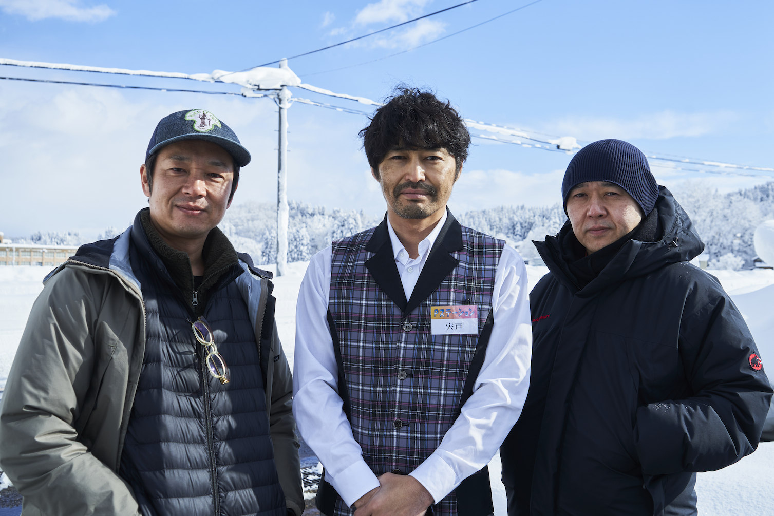 『愛しのアイリーン』撮影現場にて、左から吉田恵輔、安田顕、新井英樹。
