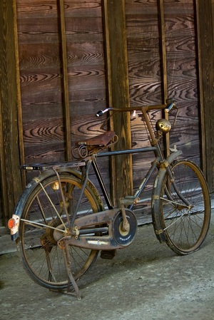 傘、手錠、自転車…　ジャッキー・チェン作品を彩ってきたモノ図鑑