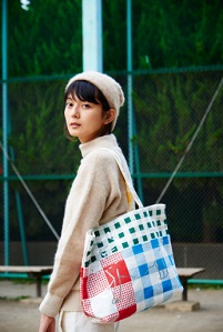 菊池亜希子と菊地敦己のオリジナルバッグ ウェブで100個限定発売